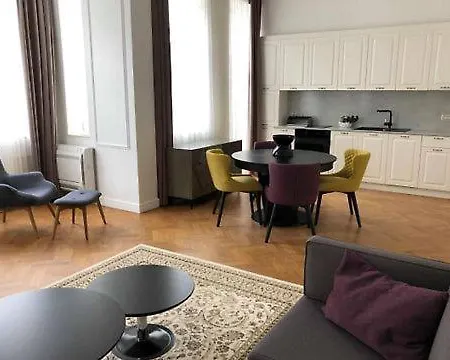 Top Center Luxury Apartment *